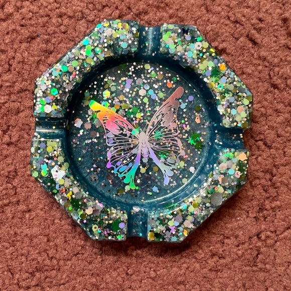 Butterfly Ashtray - Picture 3 of 4